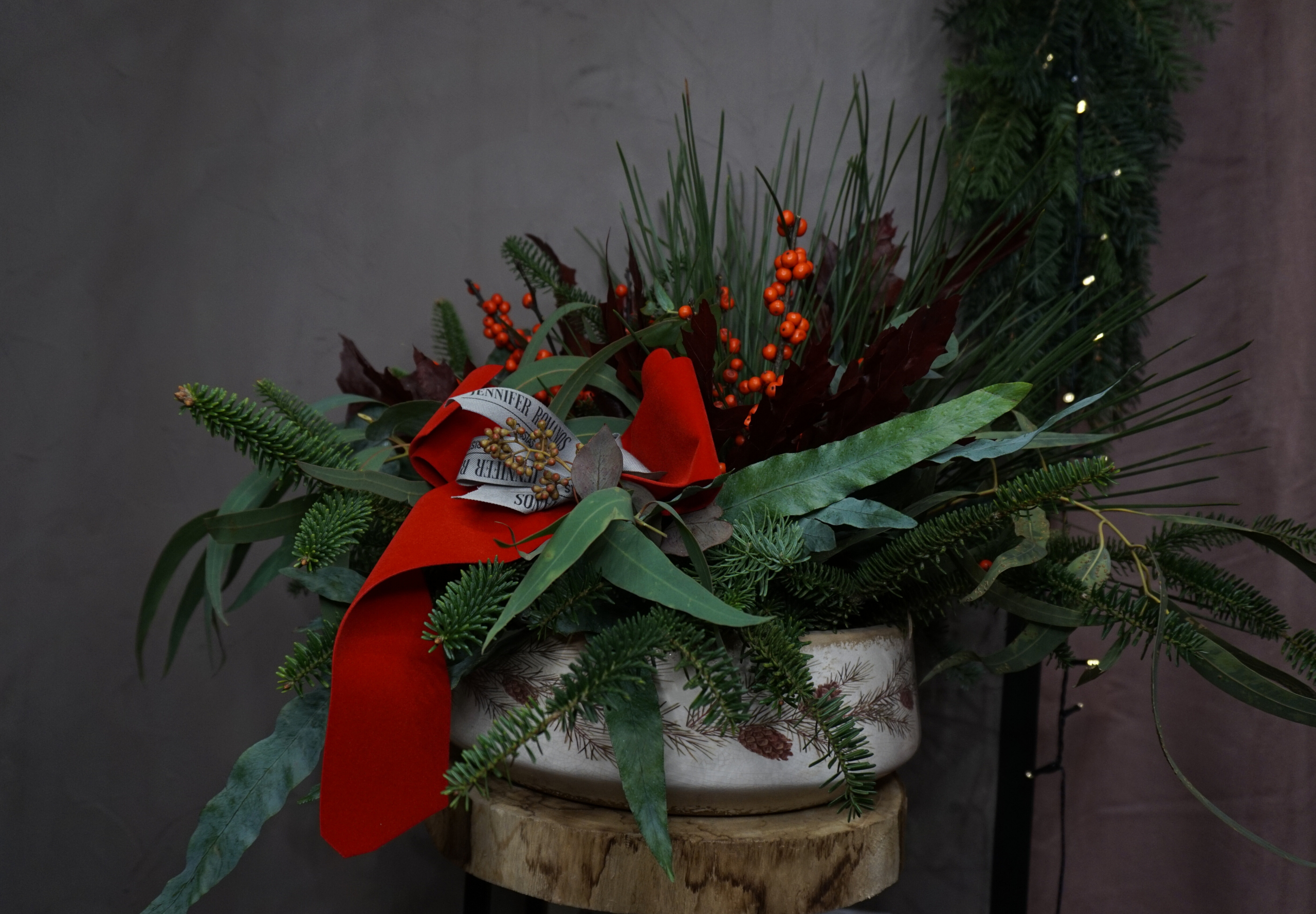 Navidad 2025 - Arreglos naturales con base navideña a gusto de florista