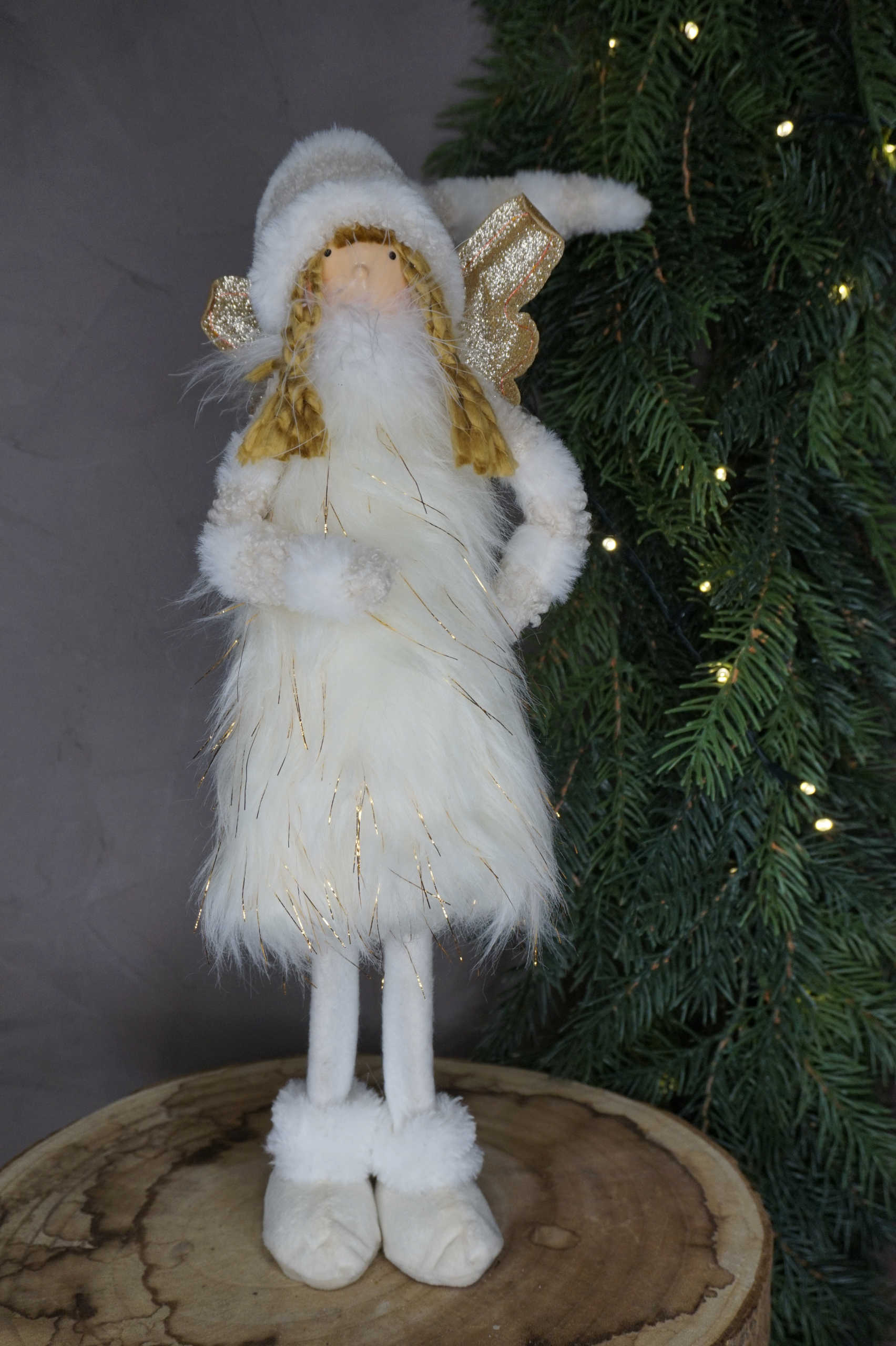 Ángel blanco alas doradas