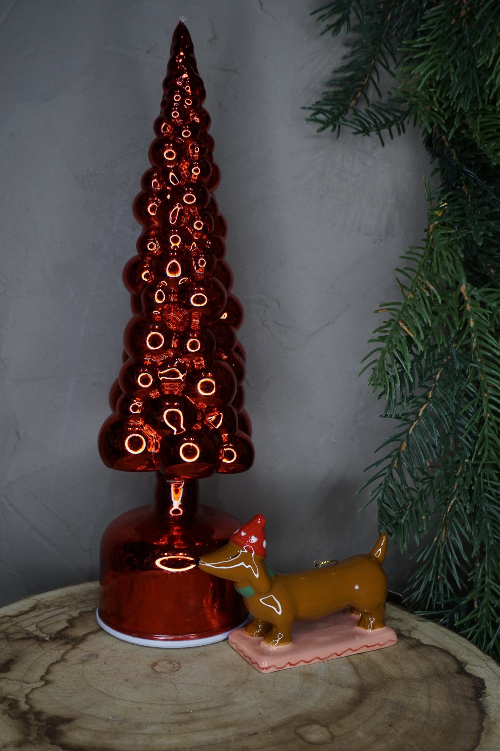 Adorno árbol - Perro salchicha con gorro rojo