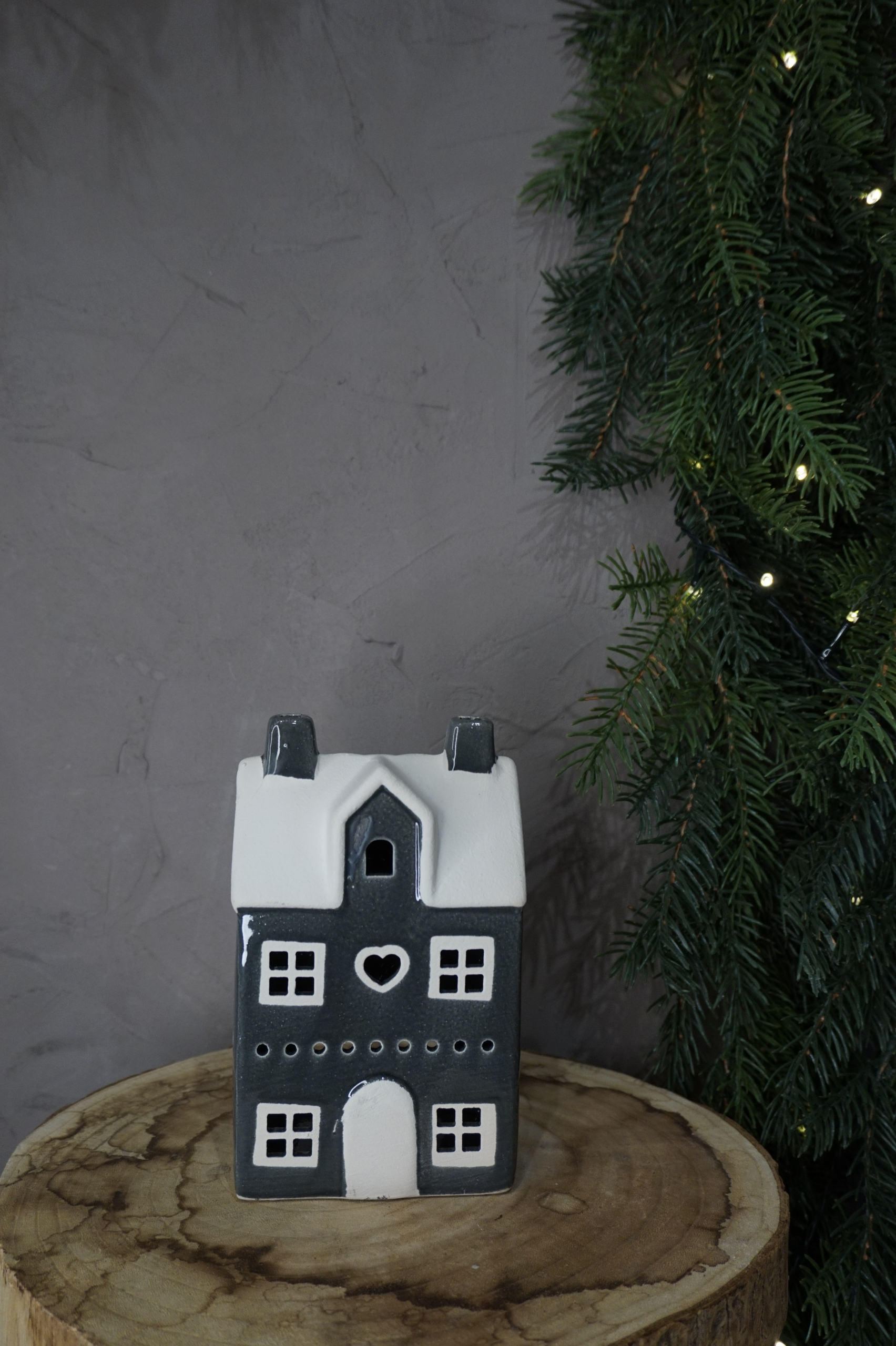 Decoración - Casa color gris pequeña portavelas