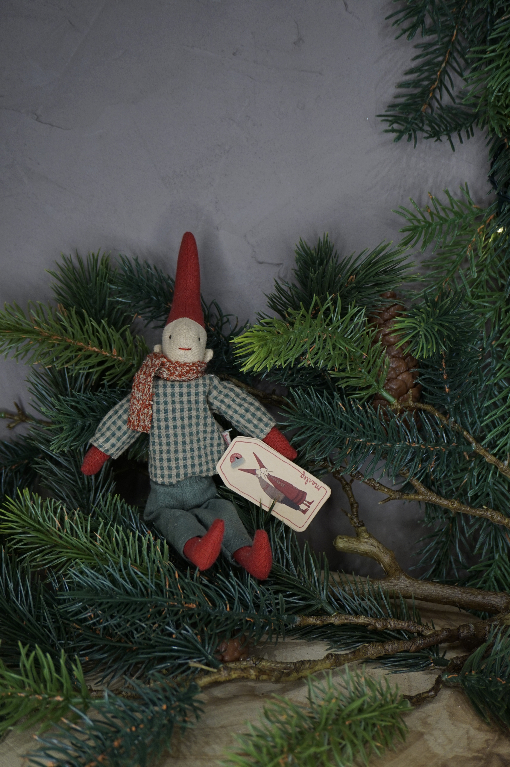 Maileg -  Elfo chico imantado pequeño