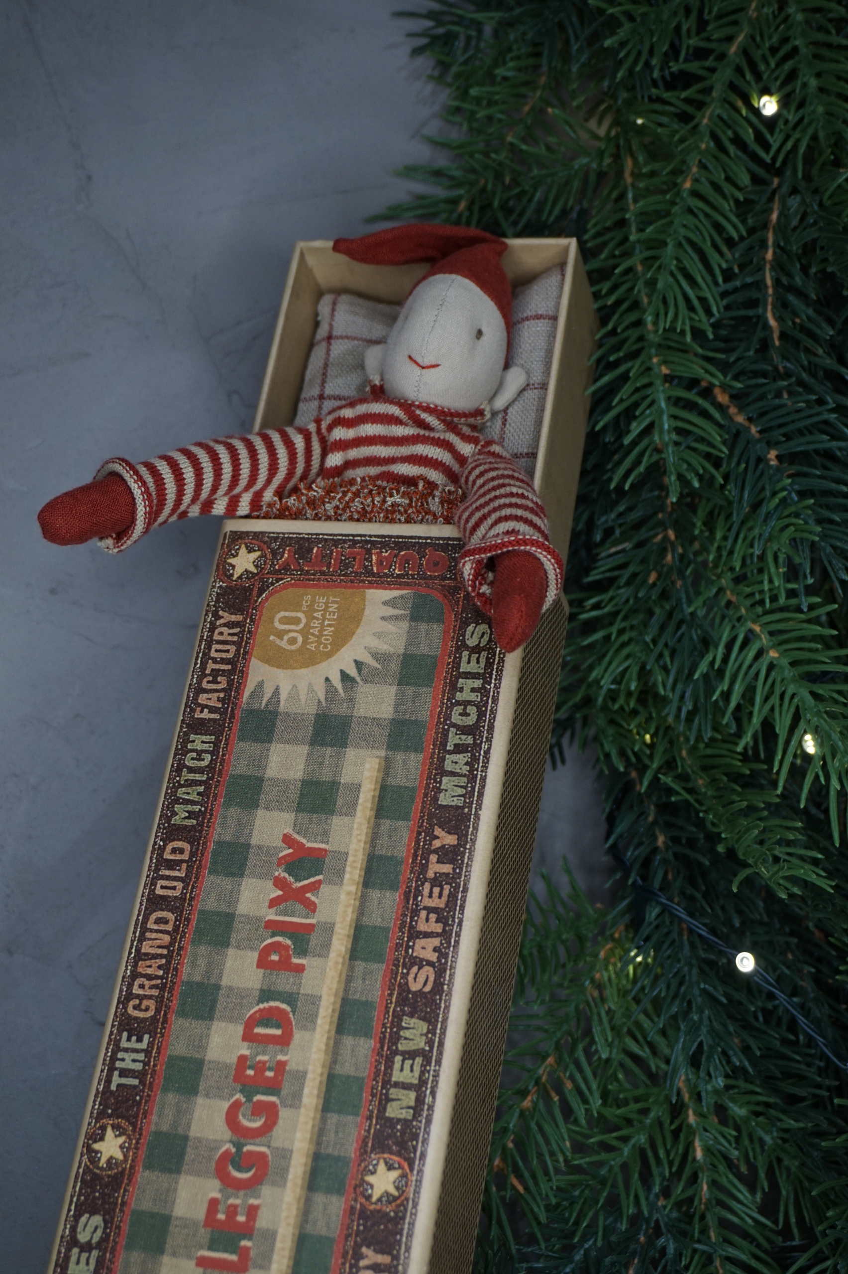 Maileg - Elfo travieso imantado - Imagen 7