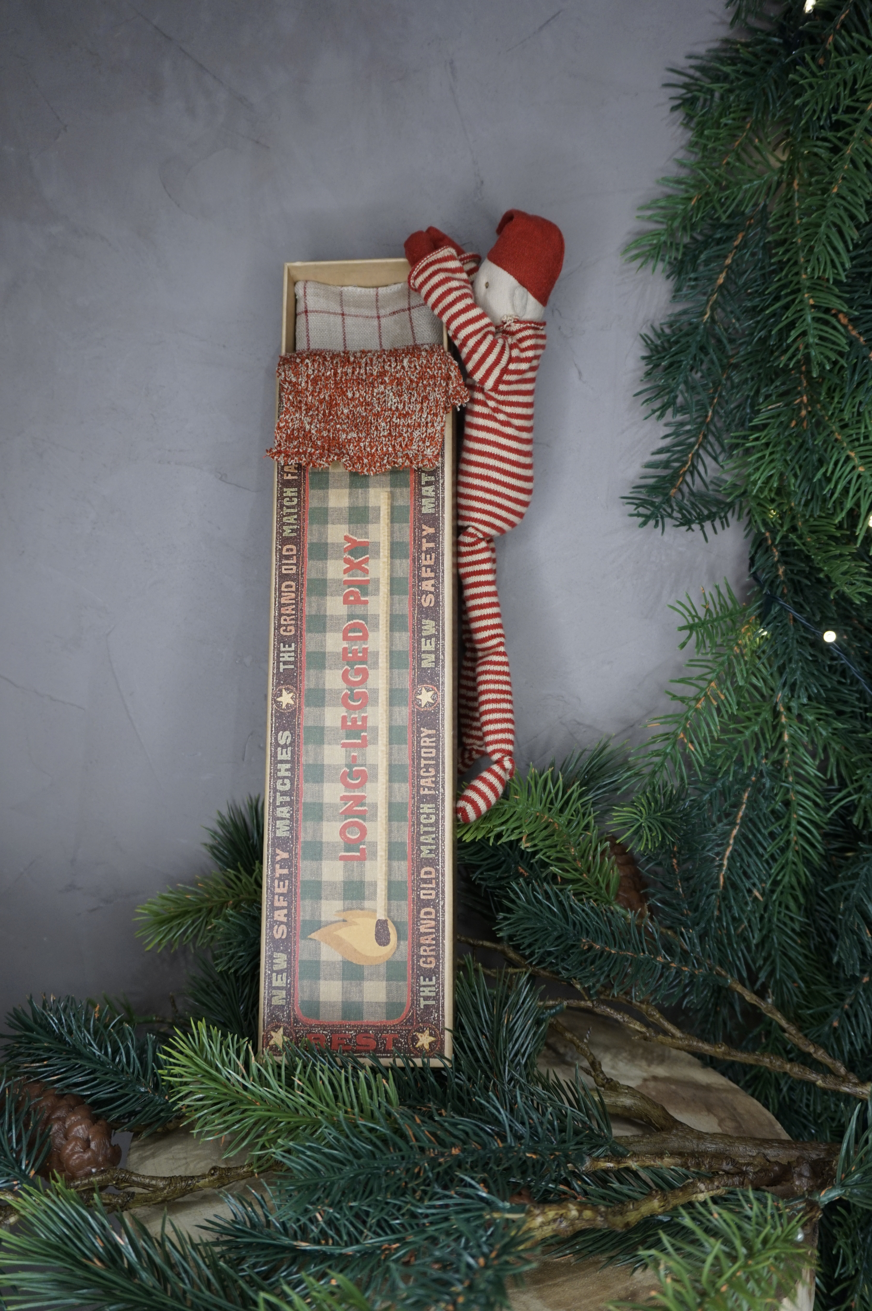 Maileg - Elfo travieso imantado - Imagen 4