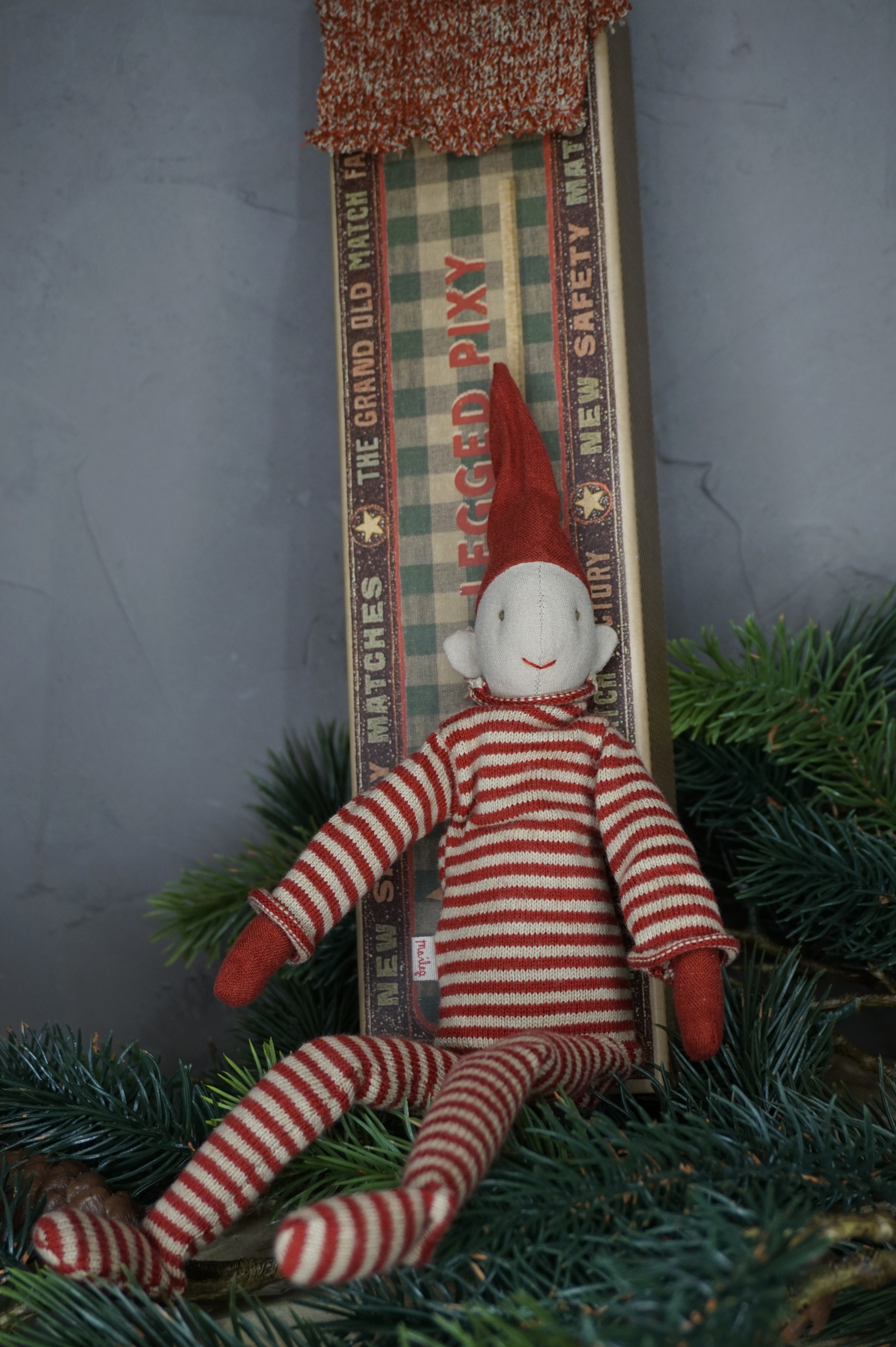 Maileg - Elfo travieso imantado - Imagen 2