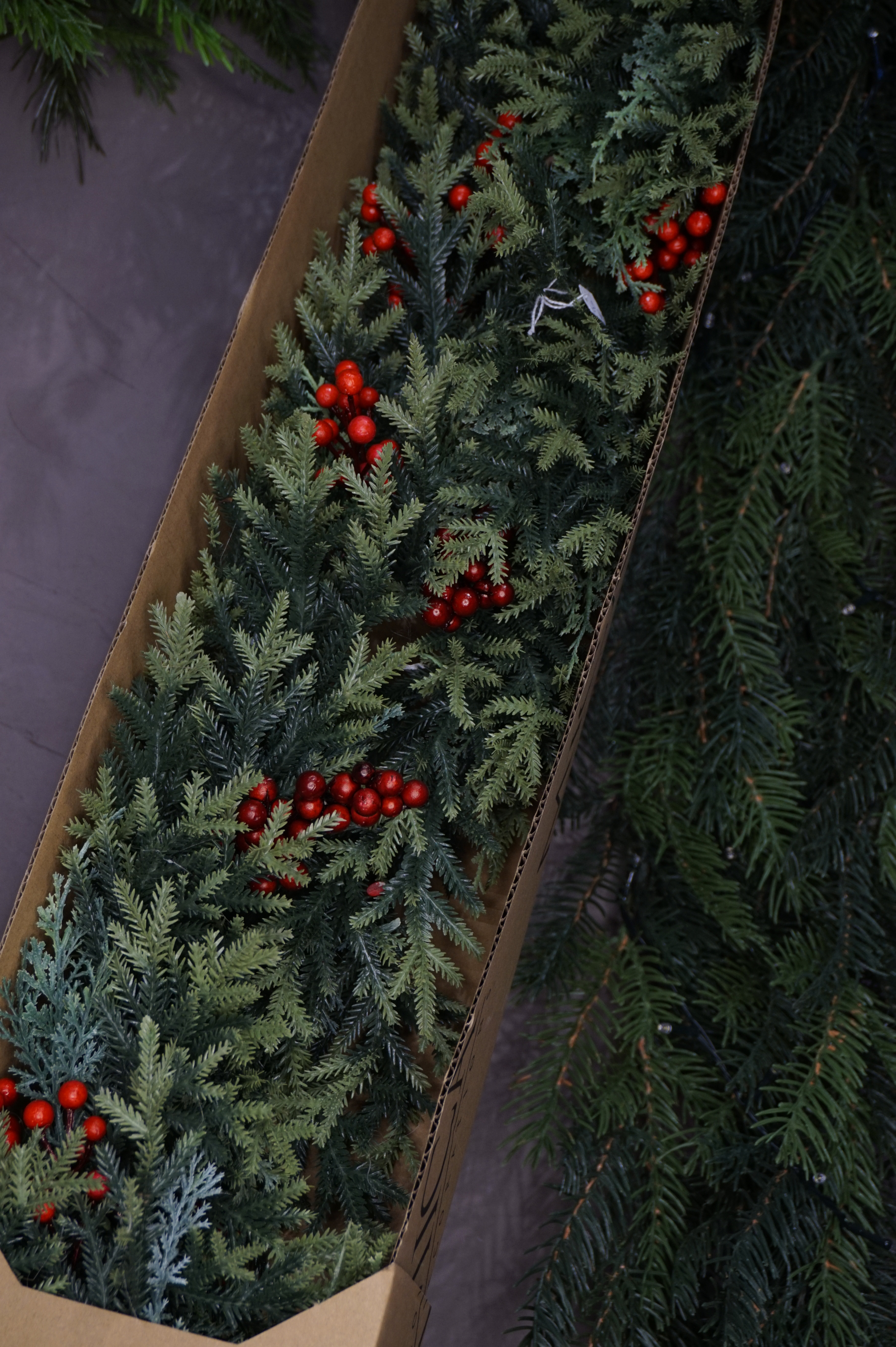 Decoración - Guirnalda elegante con bayas rojas - Imagen 4