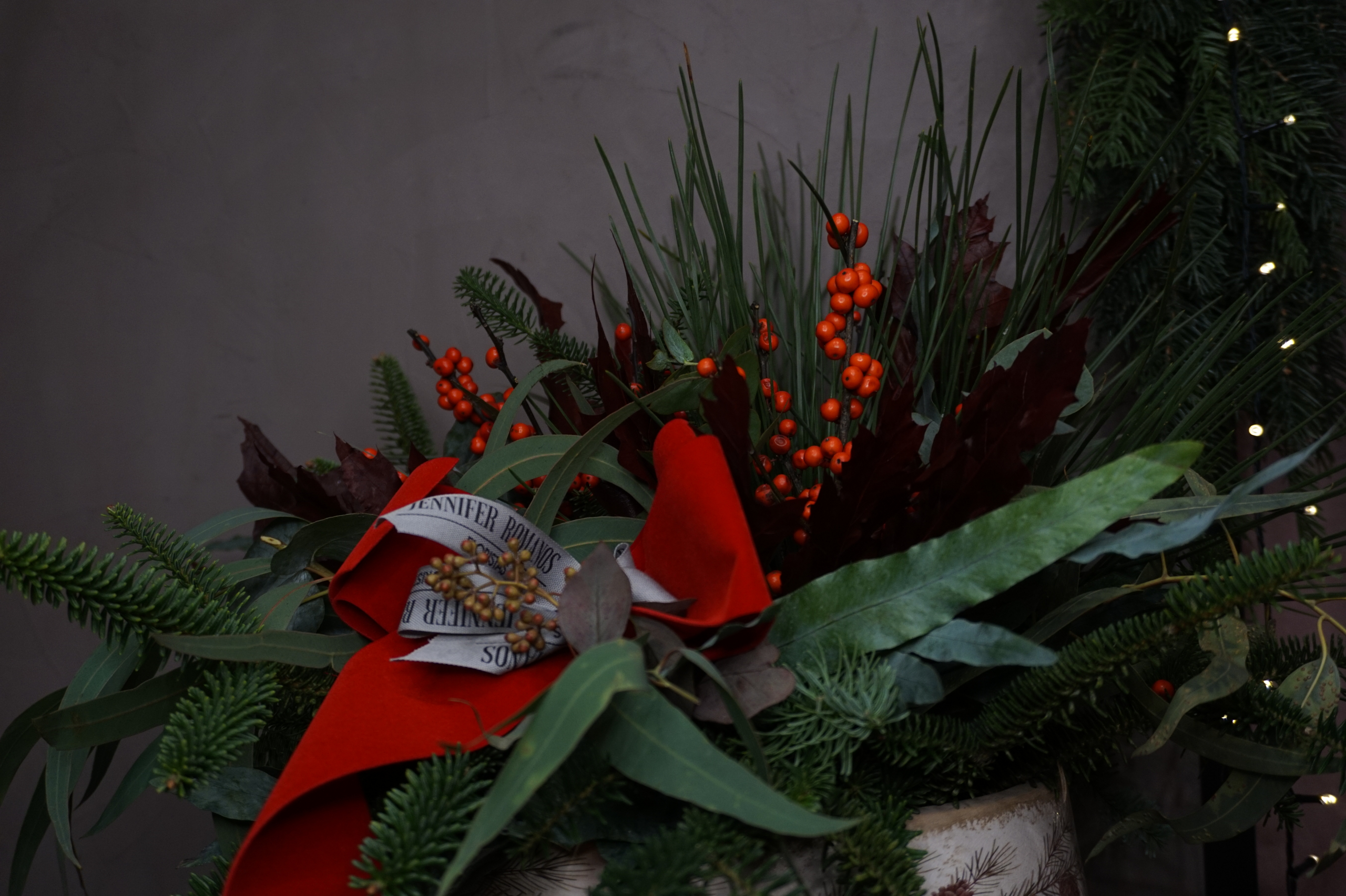 Navidad 2025 - Arreglos naturales con base navideña a gusto de florista - Imagen 2