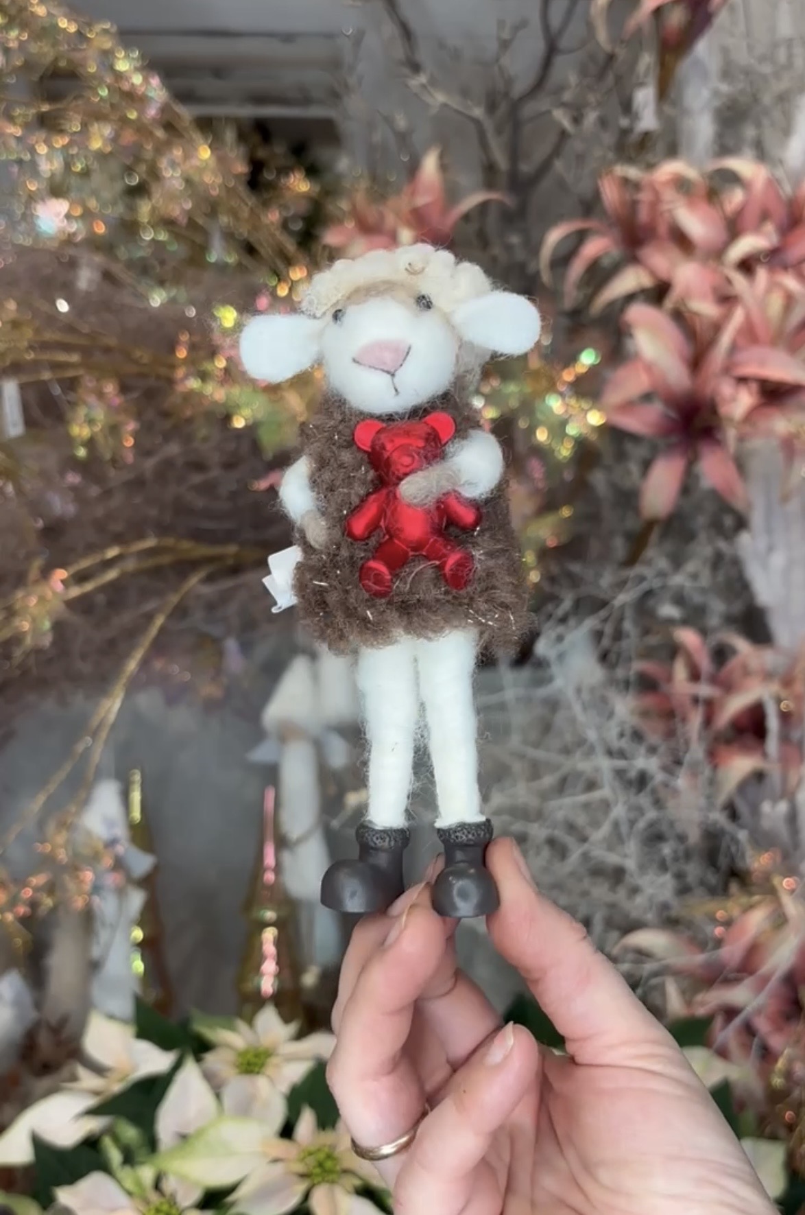 Oveja con peluche hecha a mano