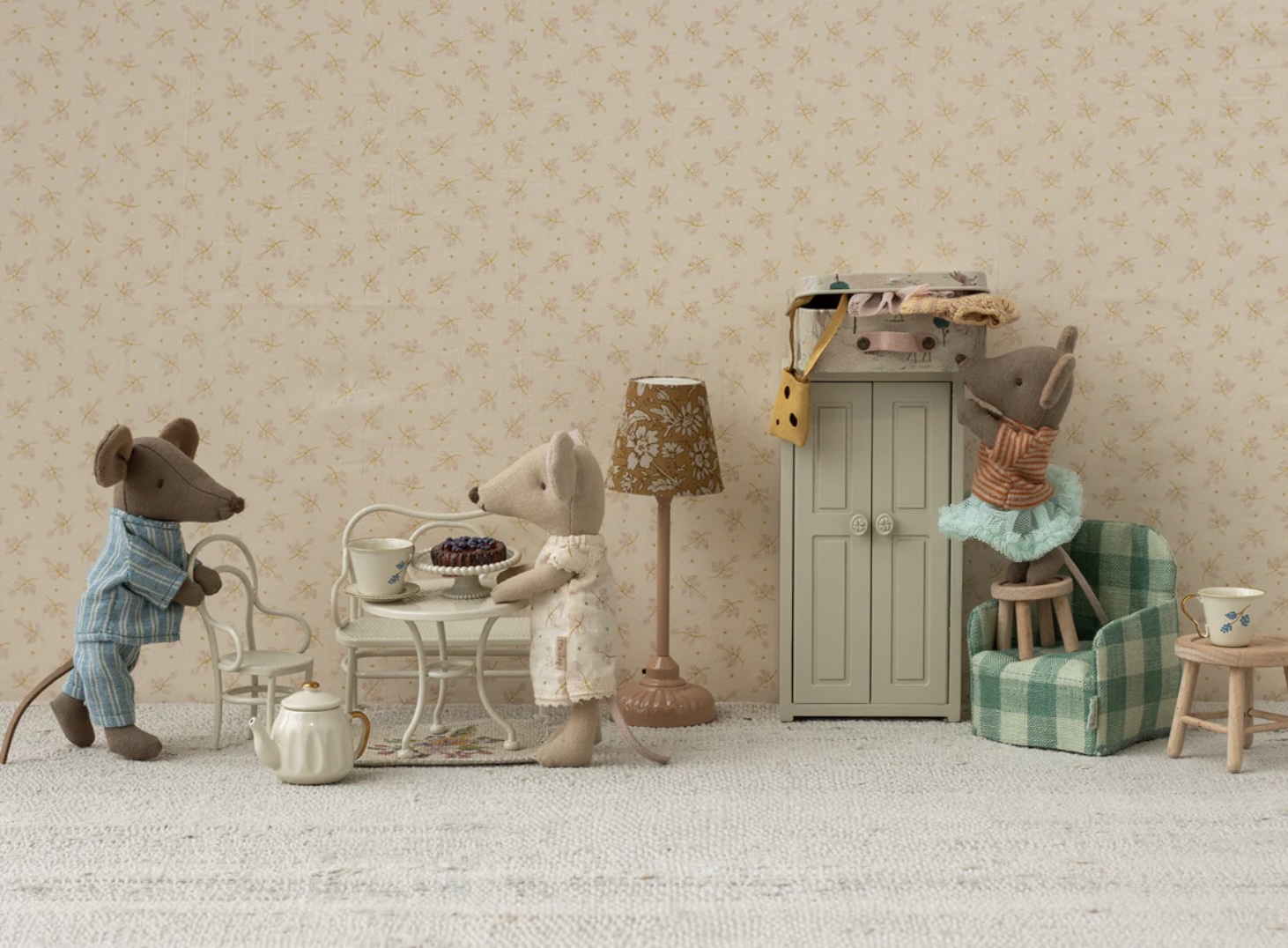 Maileg - Set de café con mobiliario completo pequeño - Imagen 4