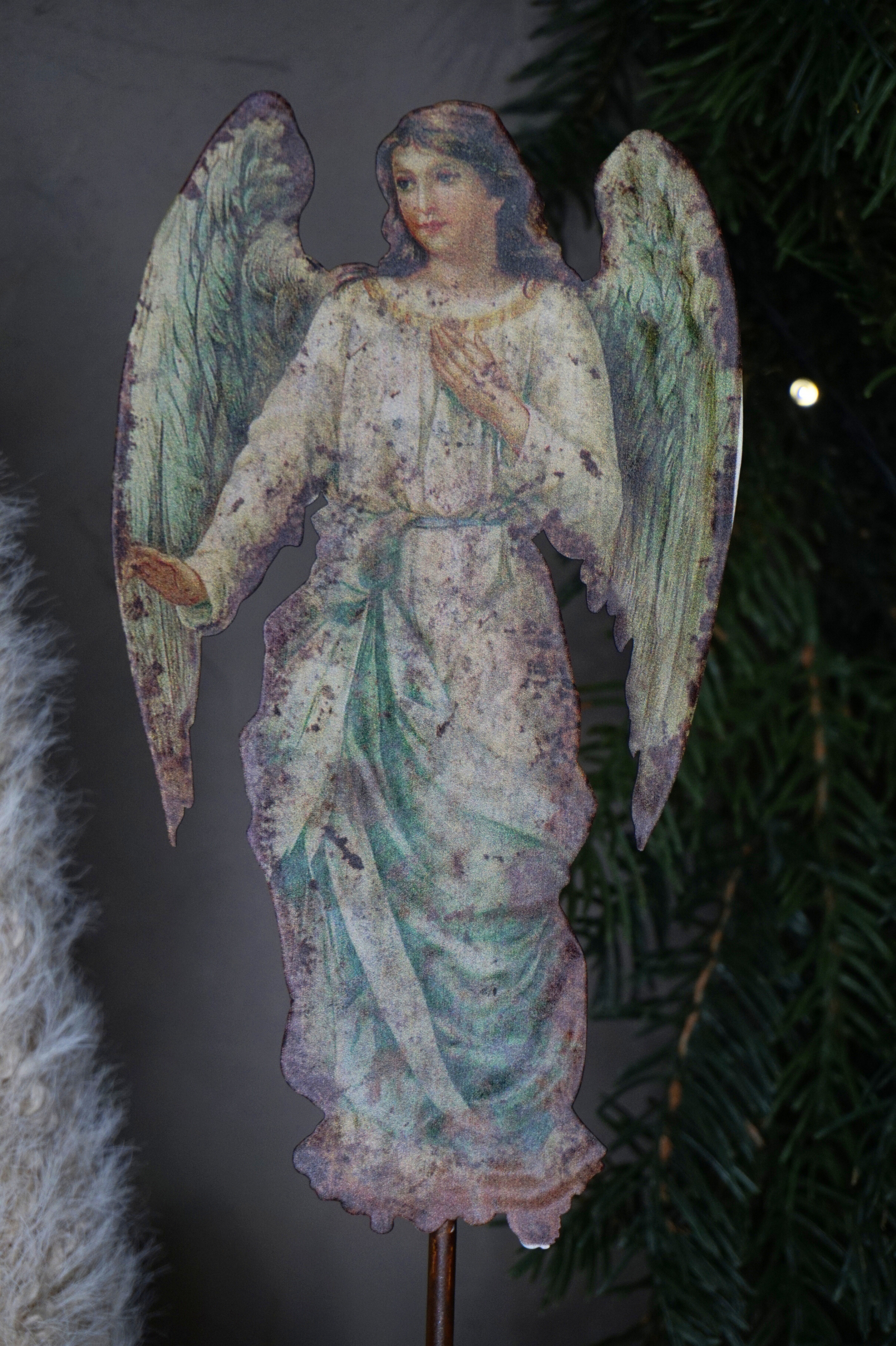 Alternative view of Ángel morado y azul con soporte estilo vintage