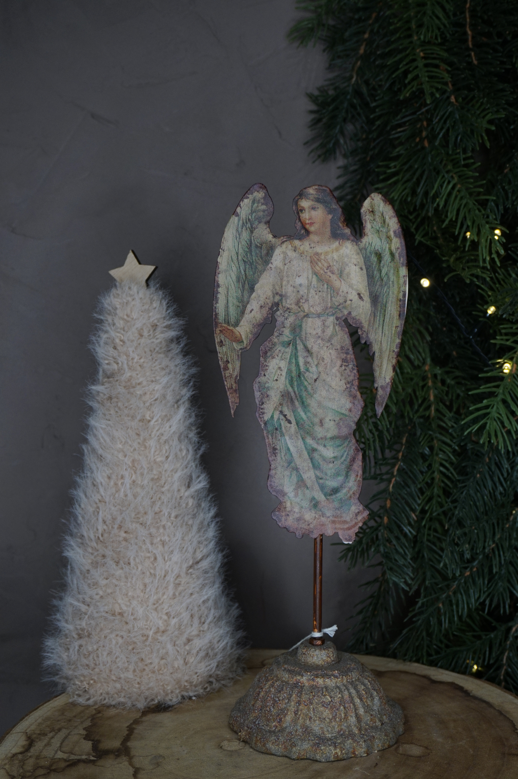 Ángel morado y azul con soporte estilo vintage