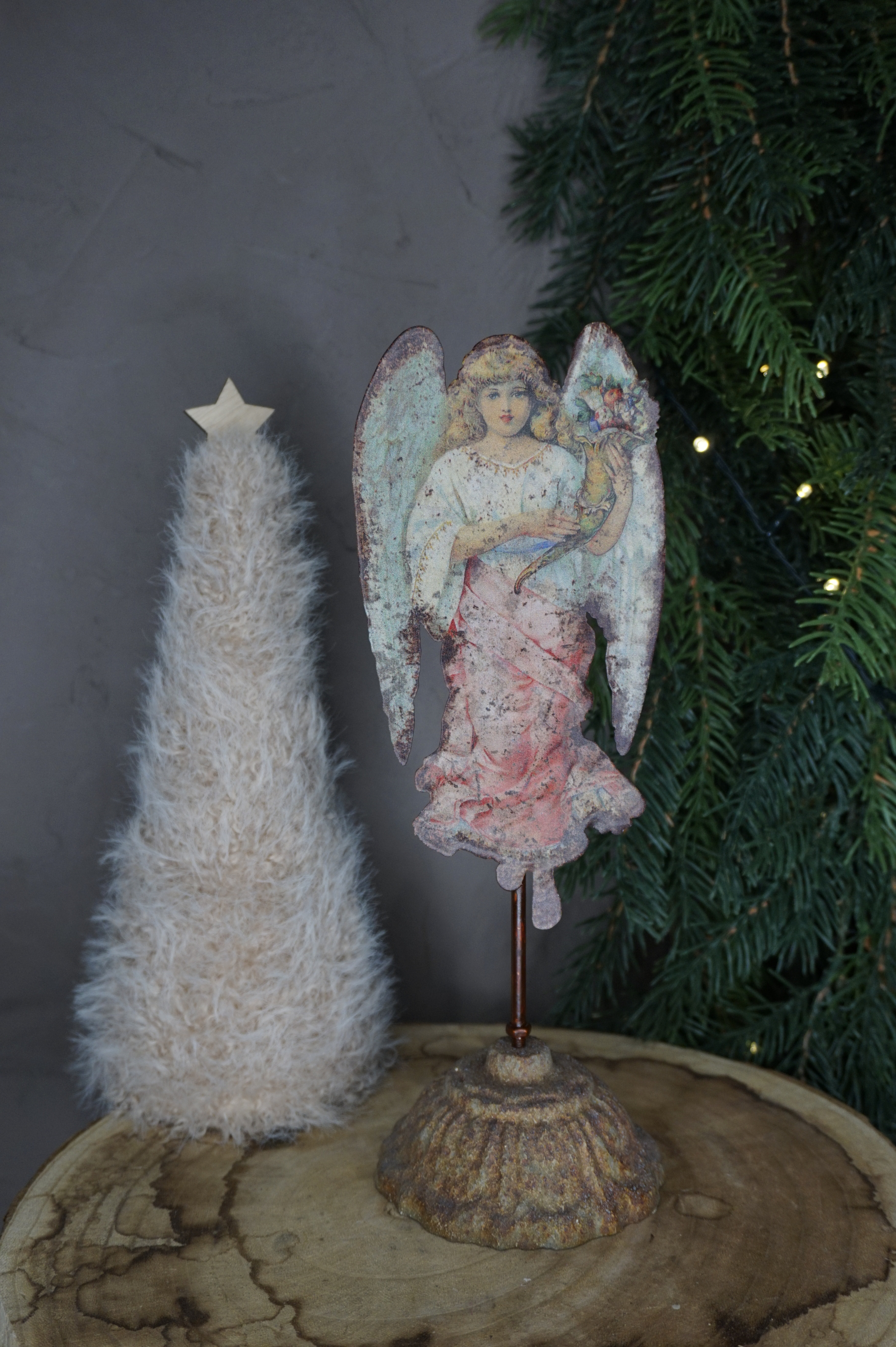 Ángel rosa y azul con soporte estilo vintage