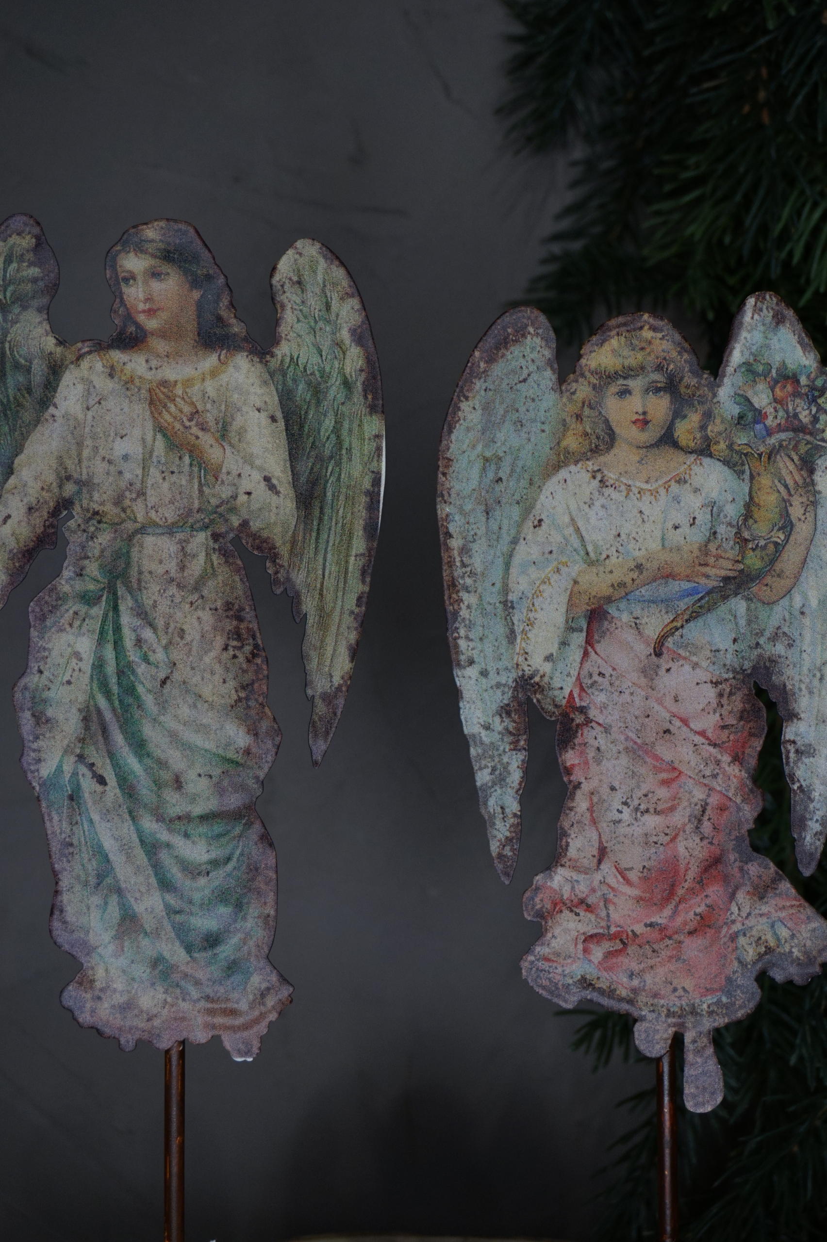 Ángel morado y azul con soporte estilo vintage - Imagen 4