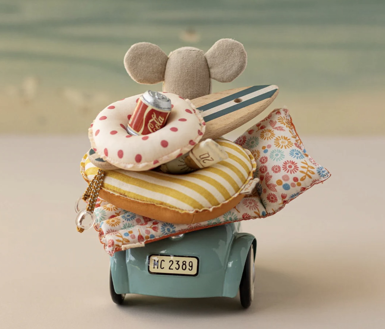 Maileg - Coche ratón azul claro - Imagen 2