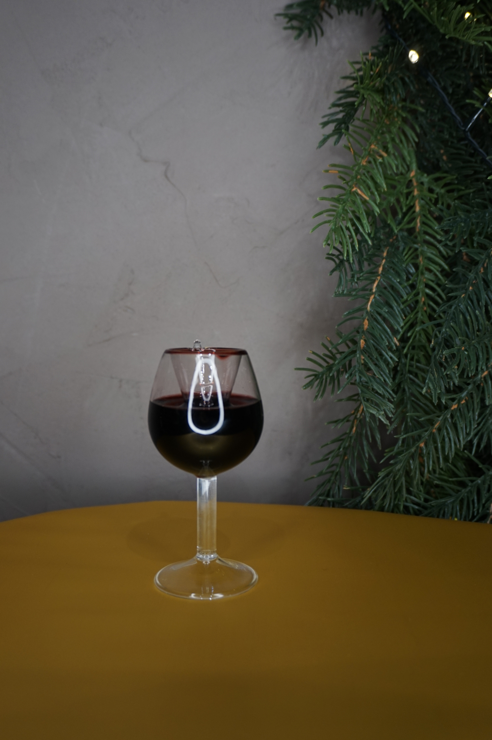 Alternative view of Copa de vino con líquido