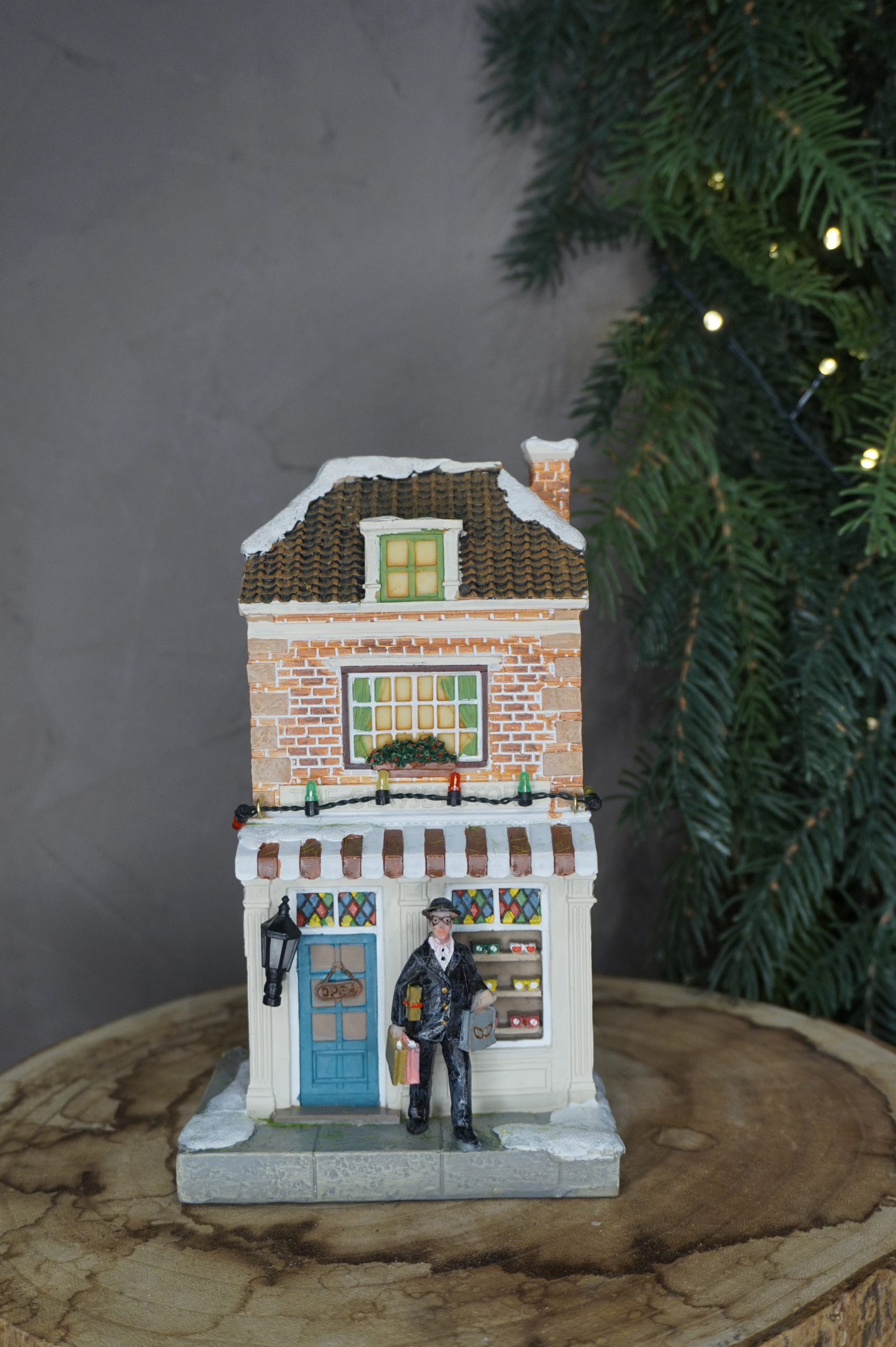 Ciudad Mágica - Óptica decorada de Navidad