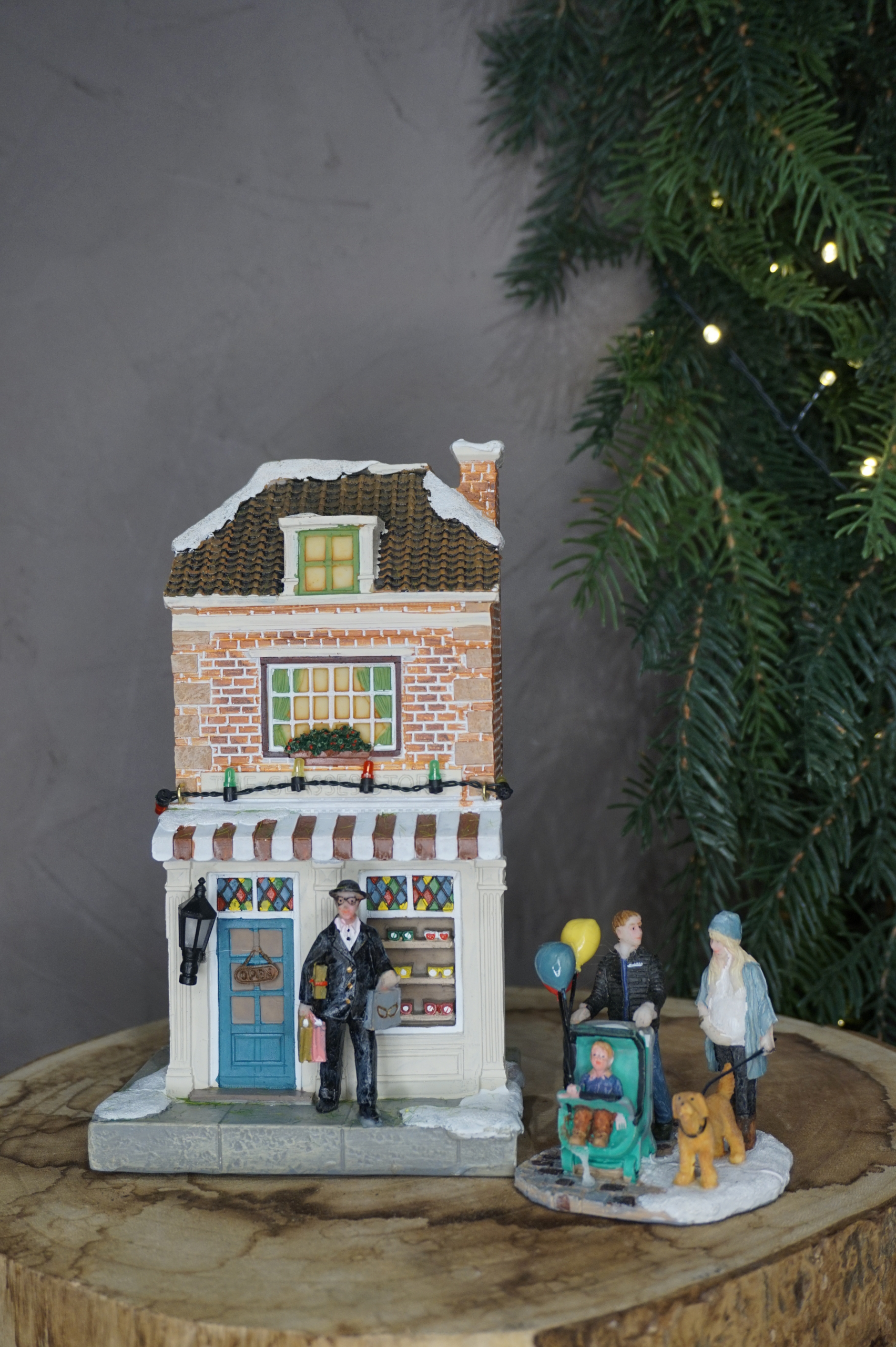 Alternative view of Ciudad Mágica - Óptica decorada de Navidad