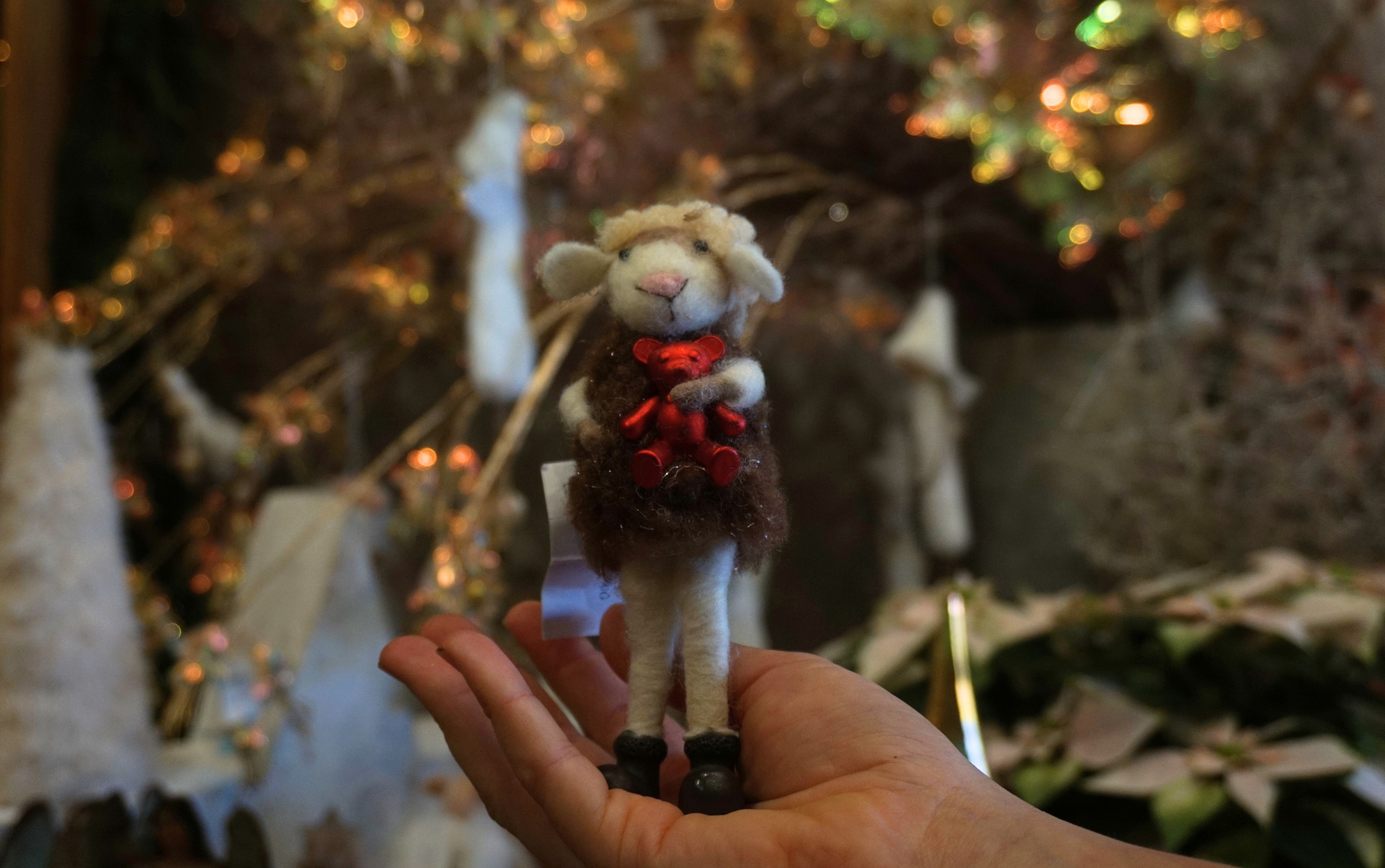 Oveja con peluche hecha a mano - Imagen 3