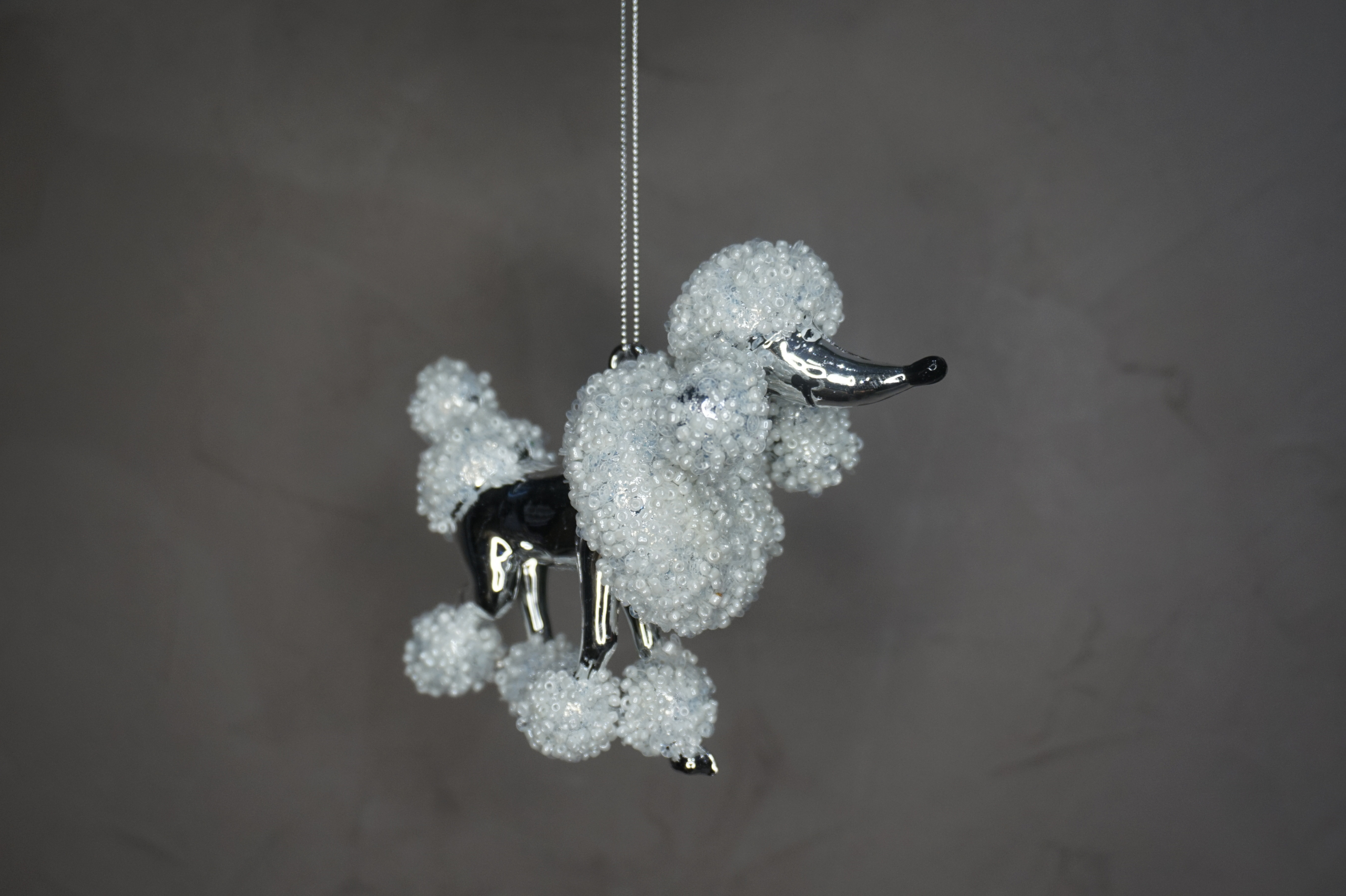 Adorno árbol - Caniche en blanco y metal